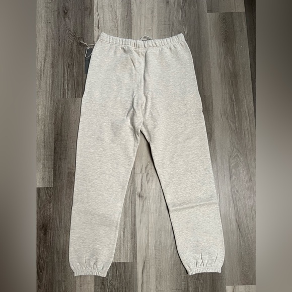 BRAND NEW Fear of God Essentials Sweatpants Light Oatmeal Men Size Medium - Picture 4 of 8